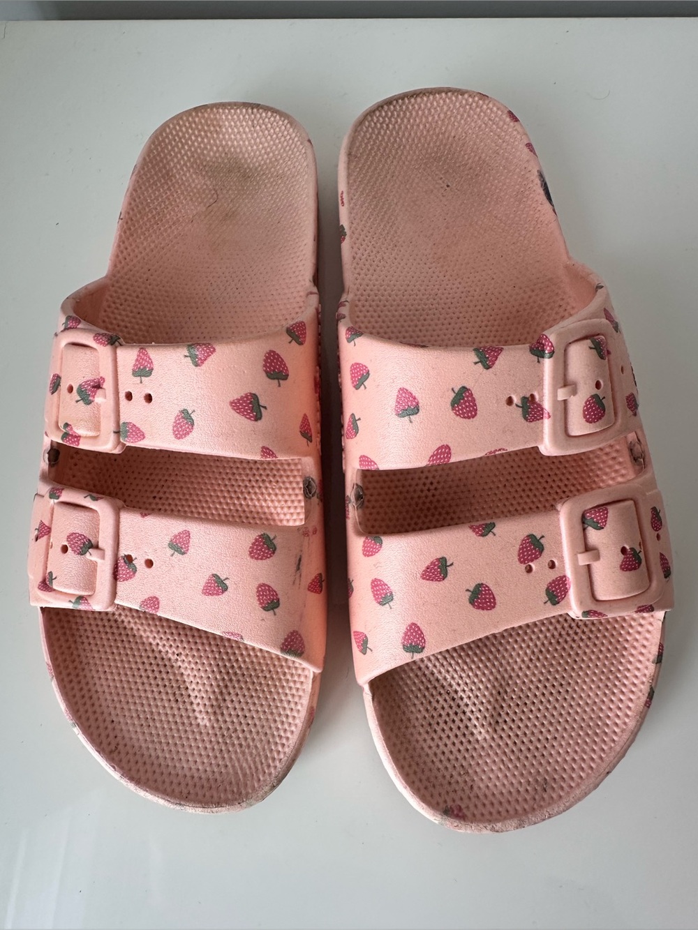 Freedom Moses Pink Strawberry Print Double-Buckle Slide Sandals